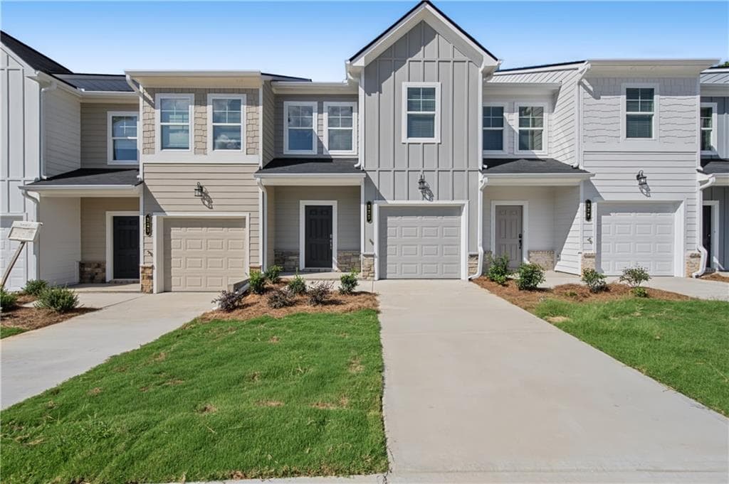 3 bedroom, 3 bathroom, 1,568 sq ft townhouse for sale at 325 Rolling Green Road, Adairsville, GA 30103