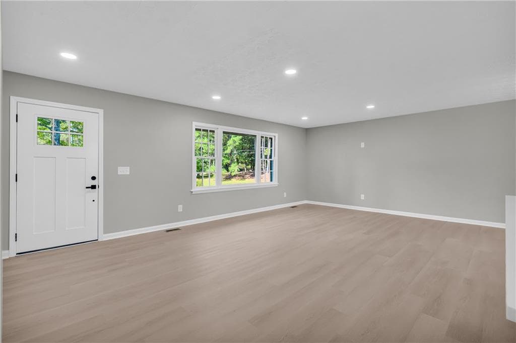 4 bedroom, 3 bathroom, 2,024 sq ft single family residence for sale at 3640 Salem Trail, Lithonia, GA 30038 — photo 6