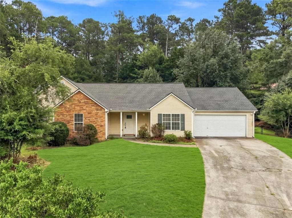 3 bedroom, 2 bathroom, 1,765 sq ft single family residence under contract at 1105 Poplar Lane, Loganville, GA 30052 — photo 2
