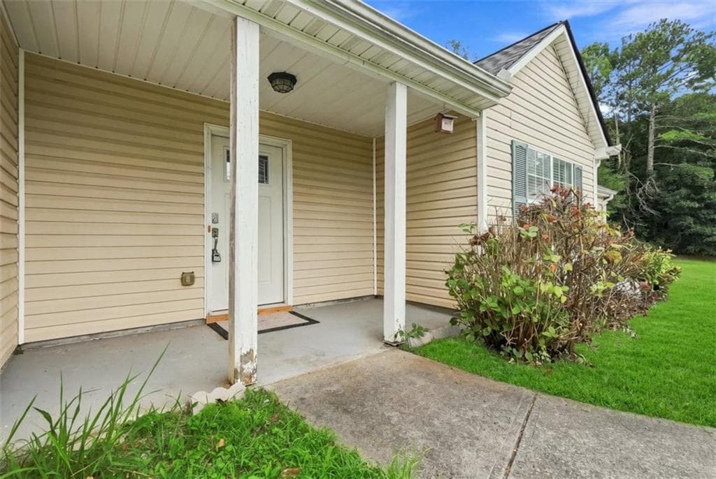 3 bedroom, 2 bathroom, 1,765 sq ft single family residence under contract at 1105 Poplar Lane, Loganville, GA 30052 — photo 4