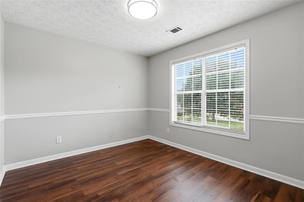 3 bedroom, 2 bathroom, 1,765 sq ft single family residence under contract at 1105 Poplar Lane, Loganville, GA 30052 — photo 8