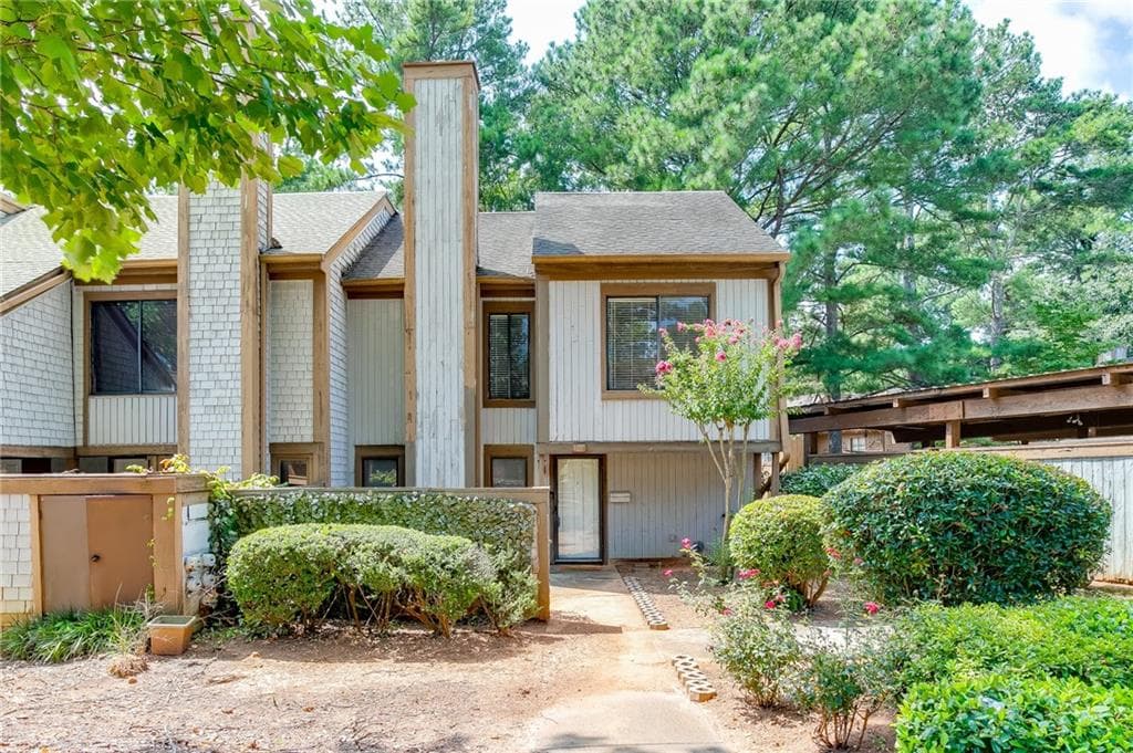 4 bedroom, 4 bathroom, 2,182 sq ft condominium for sale at 27 Willowick Drive, Lithonia, GA 30038 — photo 1 of 44