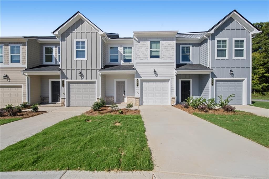 3 bedroom, 3 bathroom, 1,568 sq ft townhouse for sale at 327 Rolling Green Road, Adairsville, GA 30103