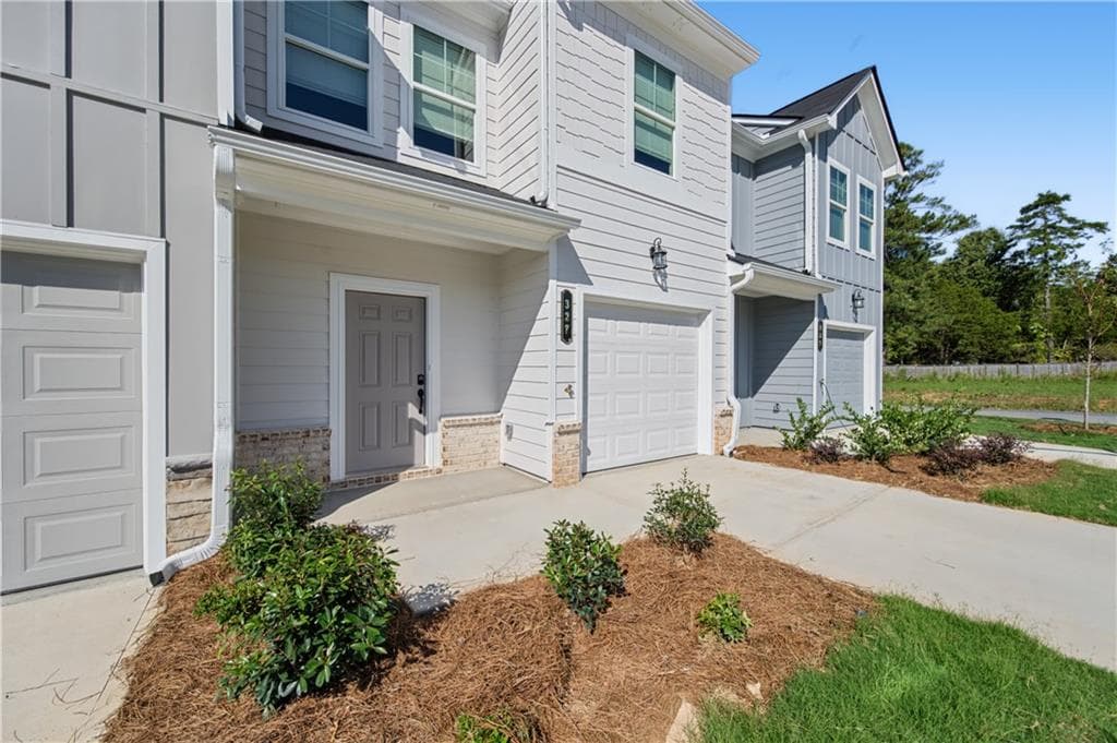 3 bedroom, 3 bathroom, 1,568 sq ft townhouse for sale at 327 Rolling Green Road, Adairsville, GA 30103 — photo 2