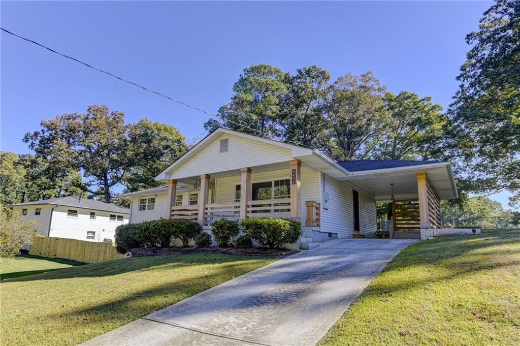 3 bedroom, 3 bathroom, 1,728 sq ft single family residence for sale at 2325 Elmwood Circle, Atlanta, GA 30339 — photo 2