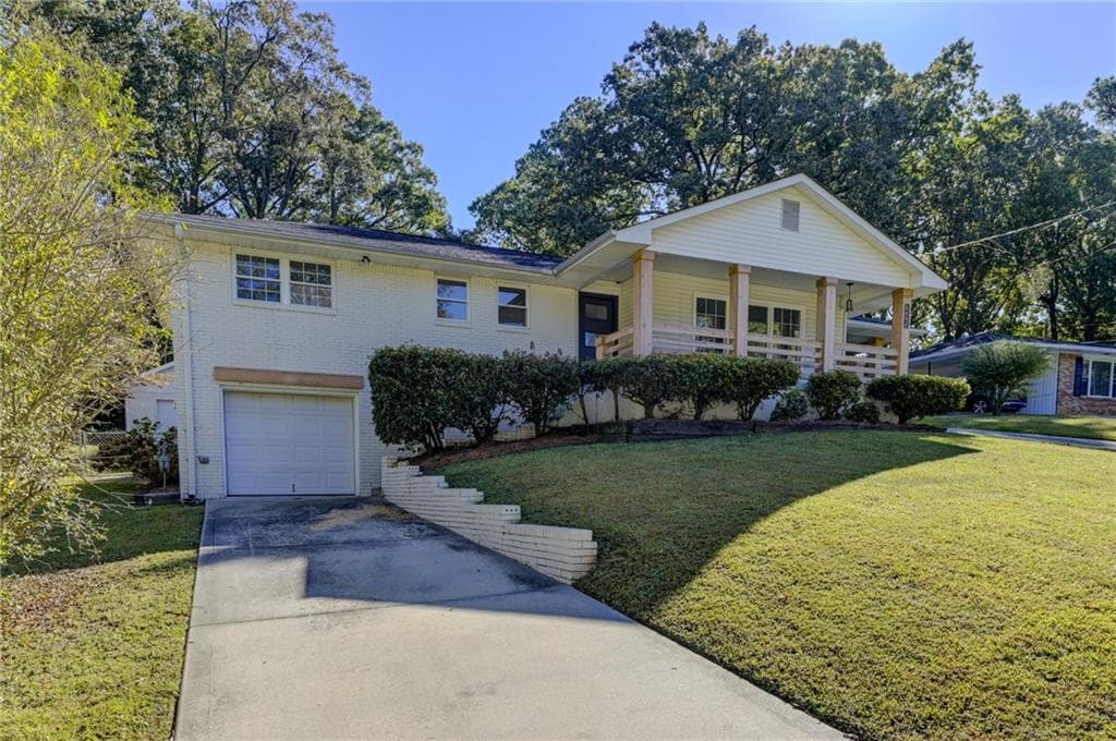 3 bedroom, 3 bathroom, 1,728 sq ft single family residence for sale at 2325 Elmwood Circle, Atlanta, GA 30339 — photo 3