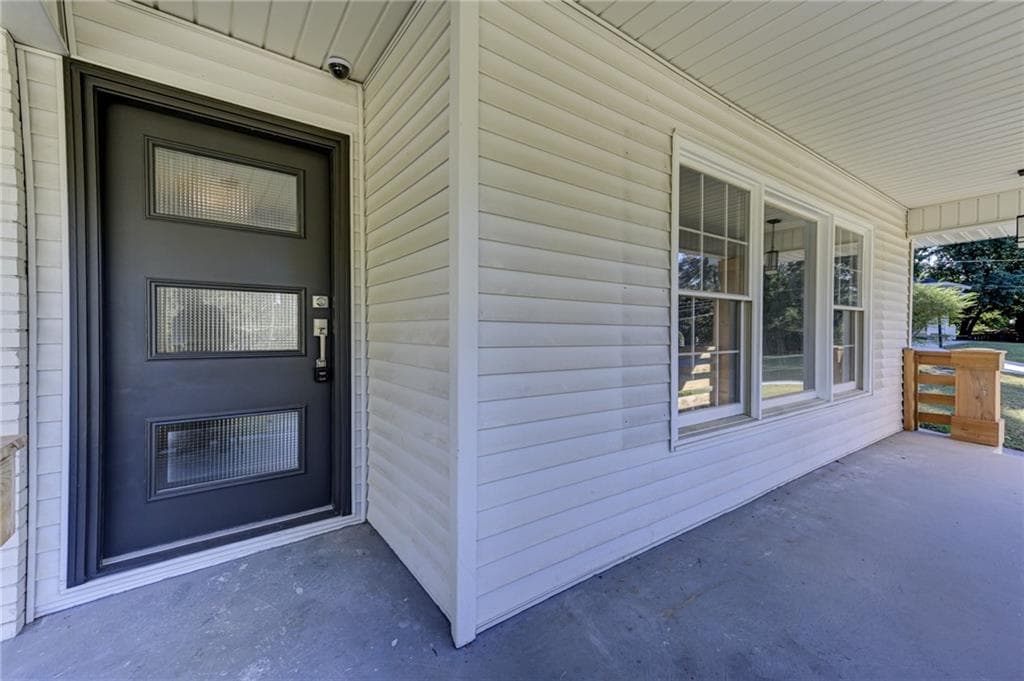 3 bedroom, 3 bathroom, 1,728 sq ft single family residence for sale at 2325 Elmwood Circle, Atlanta, GA 30339 — photo 4