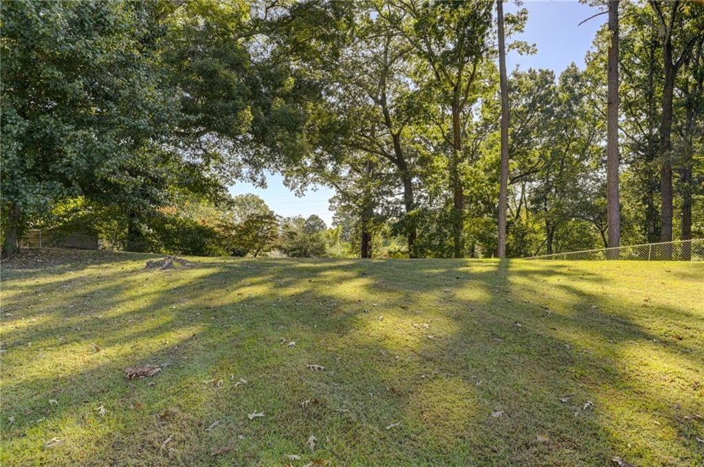 3 bedroom, 3 bathroom, 1,728 sq ft single family residence for sale at 2325 Elmwood Circle, Atlanta, GA 30339 — photo 7