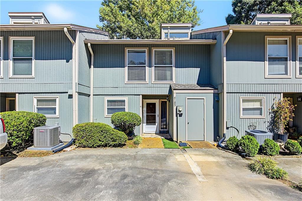 3 bedroom, 3 bathroom, 1,450 sq ft condominium for sale at 6183 Woodland Road, Peachtree Corners, GA 30092