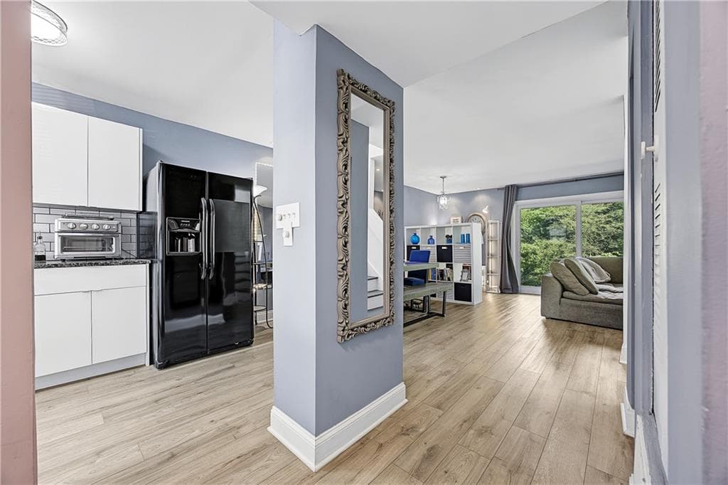 3 bedroom, 3 bathroom, 1,450 sq ft condominium for sale at 6183 Woodland Road, Peachtree Corners, GA 30092 — photo 2