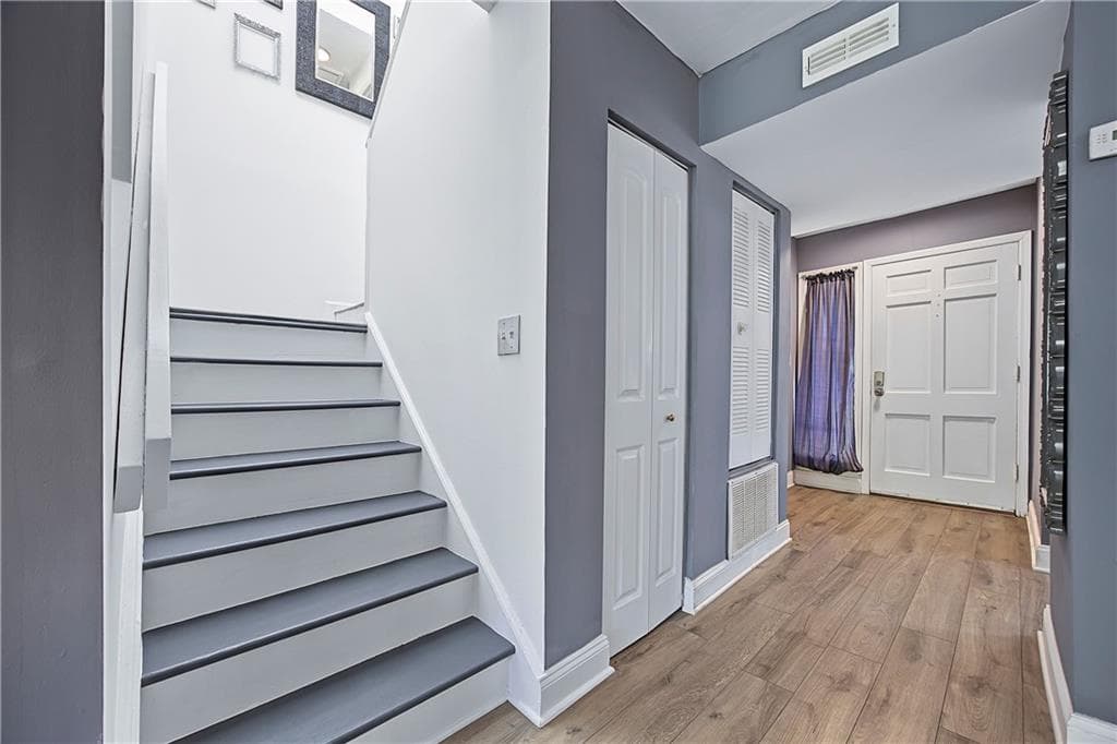 3 bedroom, 3 bathroom, 1,450 sq ft condominium for sale at 6183 Woodland Road, Peachtree Corners, GA 30092 — photo 3