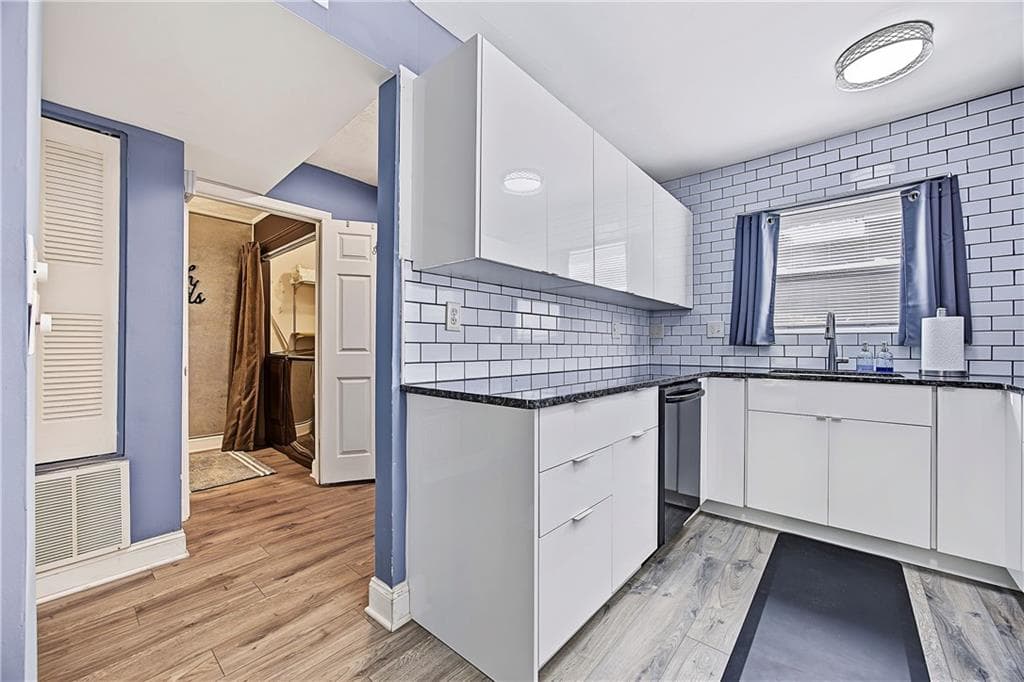 3 bedroom, 3 bathroom, 1,450 sq ft condominium for sale at 6183 Woodland Road, Peachtree Corners, GA 30092 — photo 6