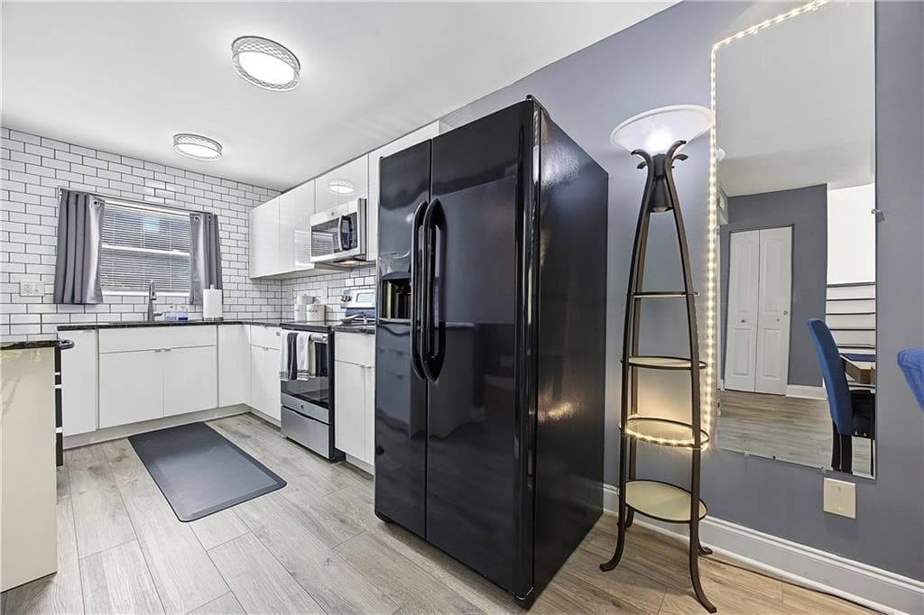 3 bedroom, 3 bathroom, 1,450 sq ft condominium for sale at 6183 Woodland Road, Peachtree Corners, GA 30092 — photo 7
