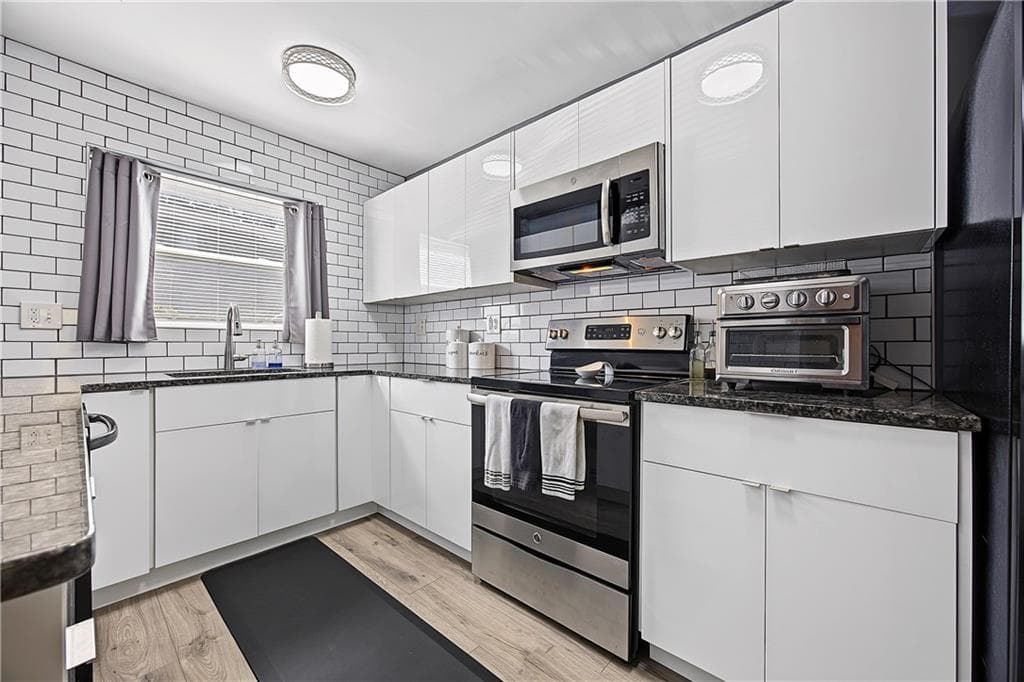 3 bedroom, 3 bathroom, 1,450 sq ft condominium for sale at 6183 Woodland Road, Peachtree Corners, GA 30092 — photo 8
