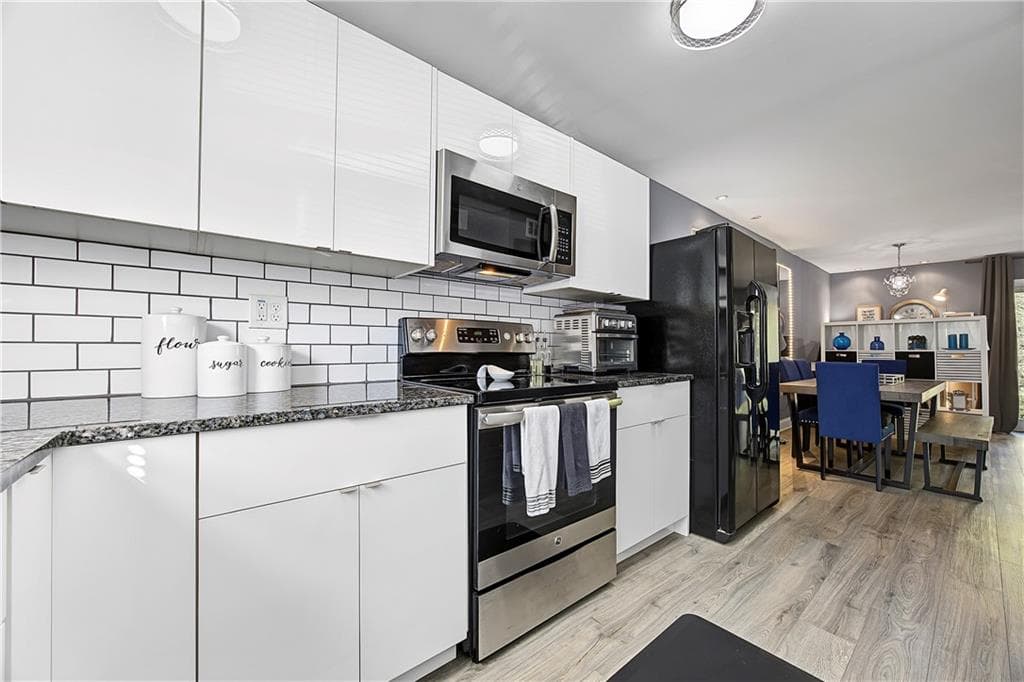 3 bedroom, 3 bathroom, 1,450 sq ft condominium for sale at 6183 Woodland Road, Peachtree Corners, GA 30092 — photo 9