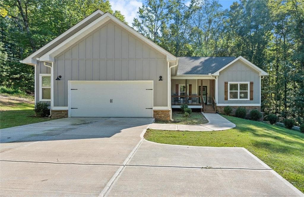 3 bedroom, 4 bathroom, 3,734 sq ft single family residence for sale at 3104 Lakeview Parkway, Villa Rica, GA 30180 — photo 2