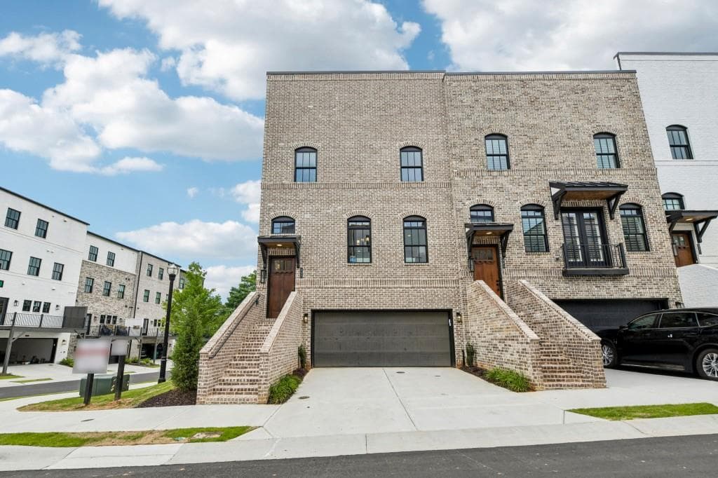 4 bedroom, 4 bathroom, 2,700 sq ft townhouse for sale at 345 Sugarview Road, Sugar Hill, GA 30518 — photo 1 of 53