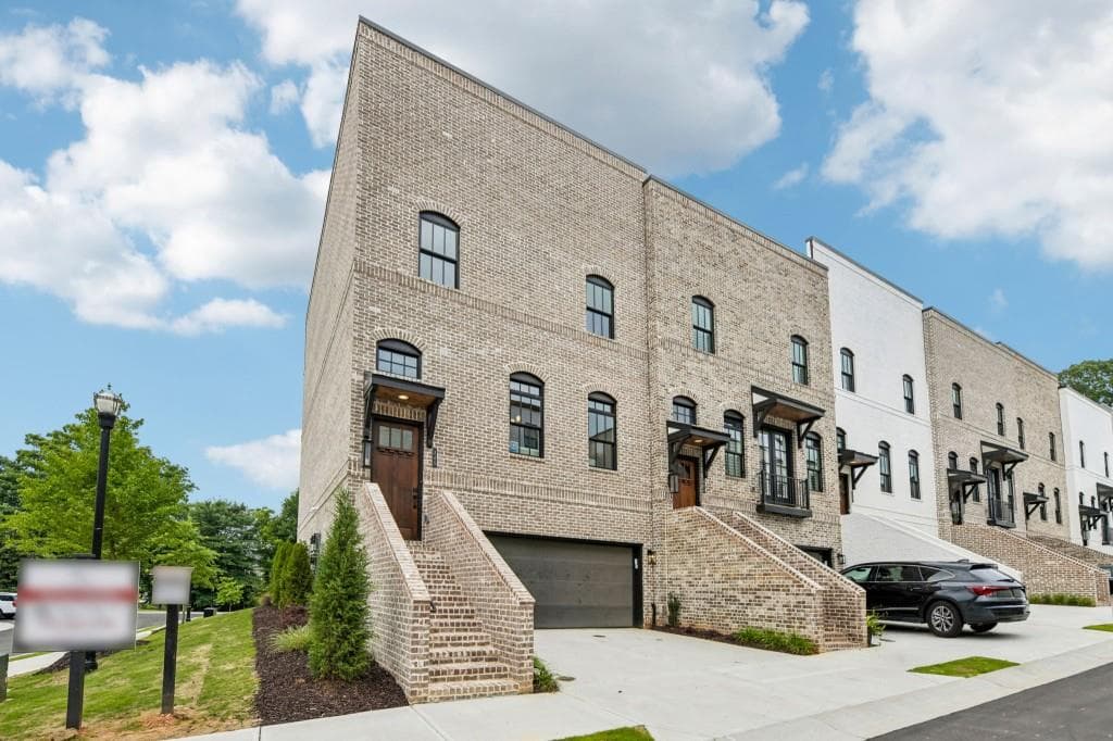 4 bedroom, 4 bathroom, 2,700 sq ft townhouse for sale at 345 Sugarview Road, Sugar Hill, GA 30518 — photo 2