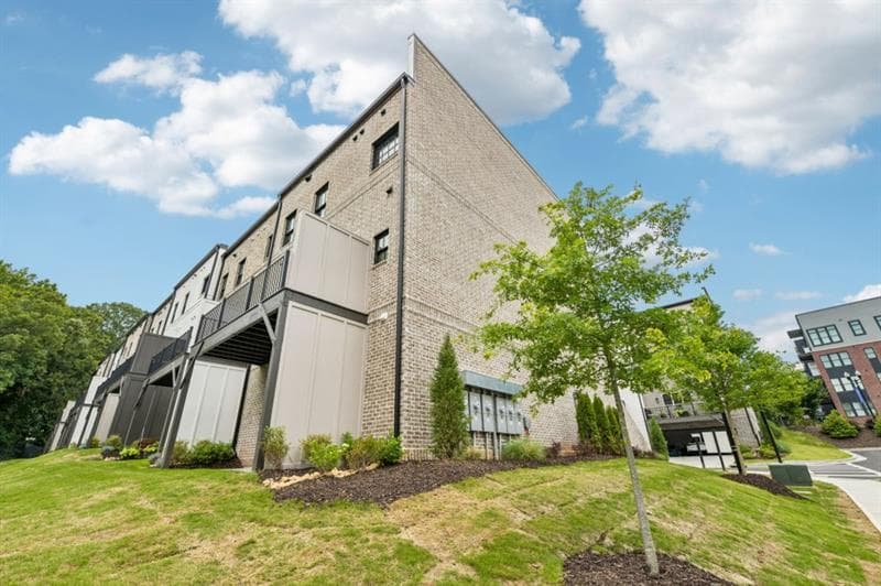 4 bedroom, 4 bathroom, 2,700 sq ft townhouse for sale at 345 Sugarview Road, Sugar Hill, GA 30518 — photo 4