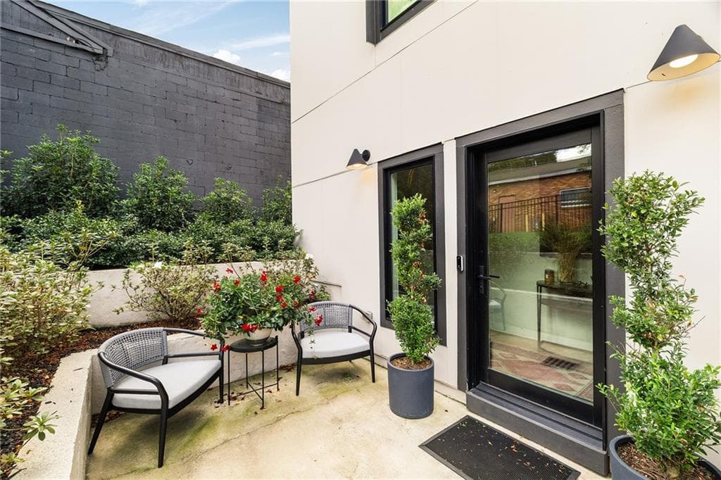 3 bedroom, 3 bathroom, 1,958 sq ft townhouse for sale at 219 Howell Drive A, Atlanta, GA 30316 — photo 2