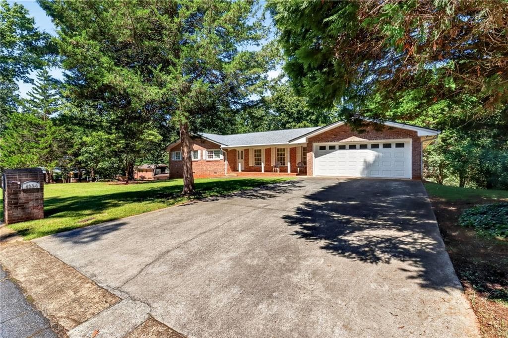 4 bedroom, 3 bathroom, 2,692 sq ft single family residence for sale at 4224 Wheaton Lane, Clarkston, GA 30021 — photo 2