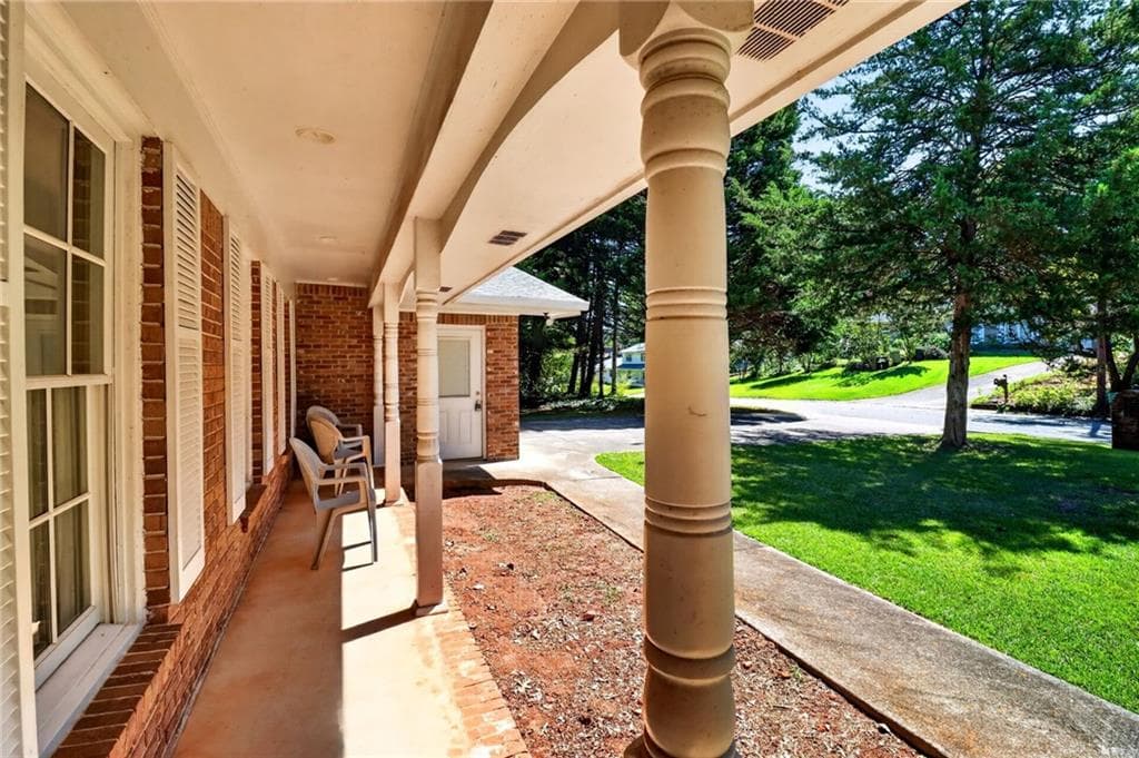 4 bedroom, 3 bathroom, 2,692 sq ft single family residence for sale at 4224 Wheaton Lane, Clarkston, GA 30021 — photo 7