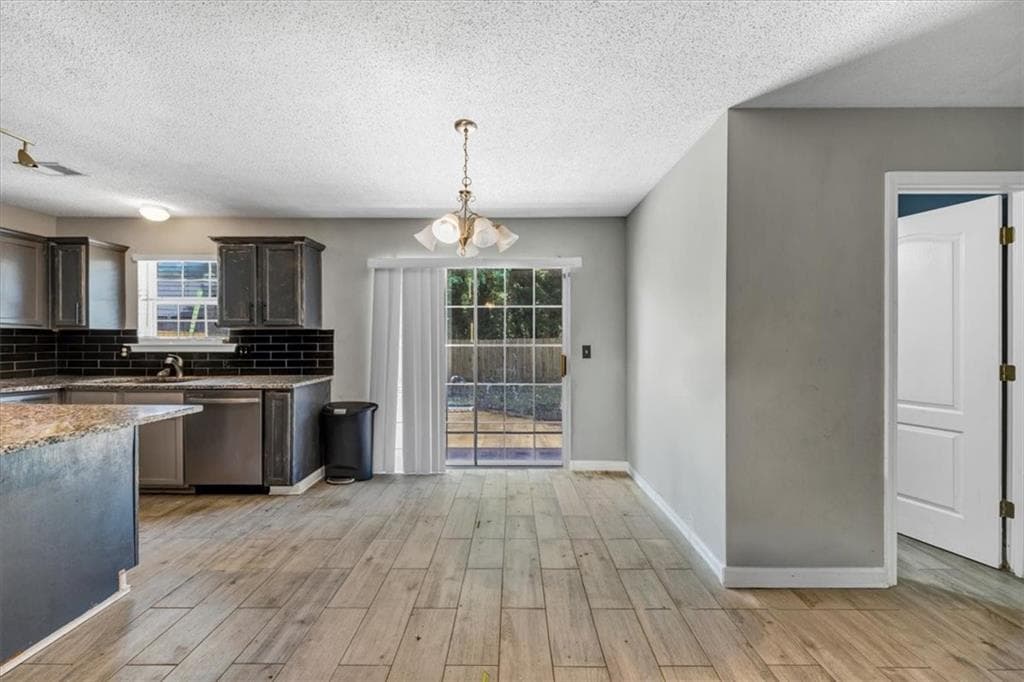 4 bedroom, 3 bathroom, 2,068 sq ft single family residence for sale at 2465 Hampton Estates Drive, Marietta, GA 30008 — photo 7