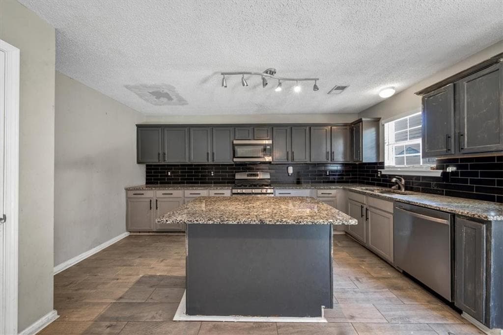4 bedroom, 3 bathroom, 2,068 sq ft single family residence for sale at 2465 Hampton Estates Drive, Marietta, GA 30008 — photo 8