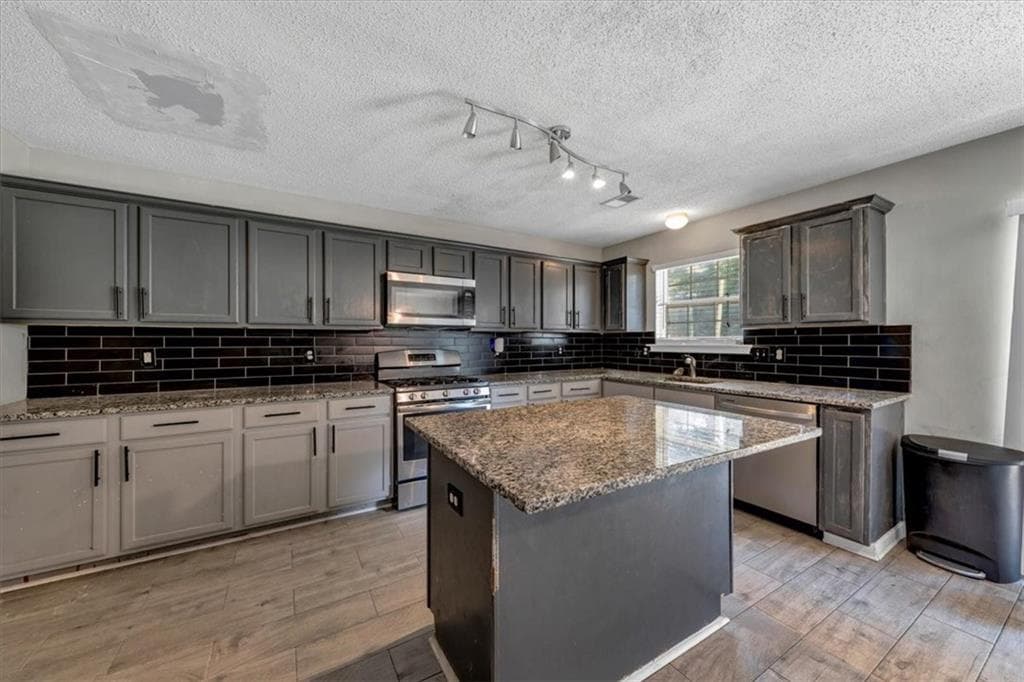 4 bedroom, 3 bathroom, 2,068 sq ft single family residence for sale at 2465 Hampton Estates Drive, Marietta, GA 30008 — photo 9