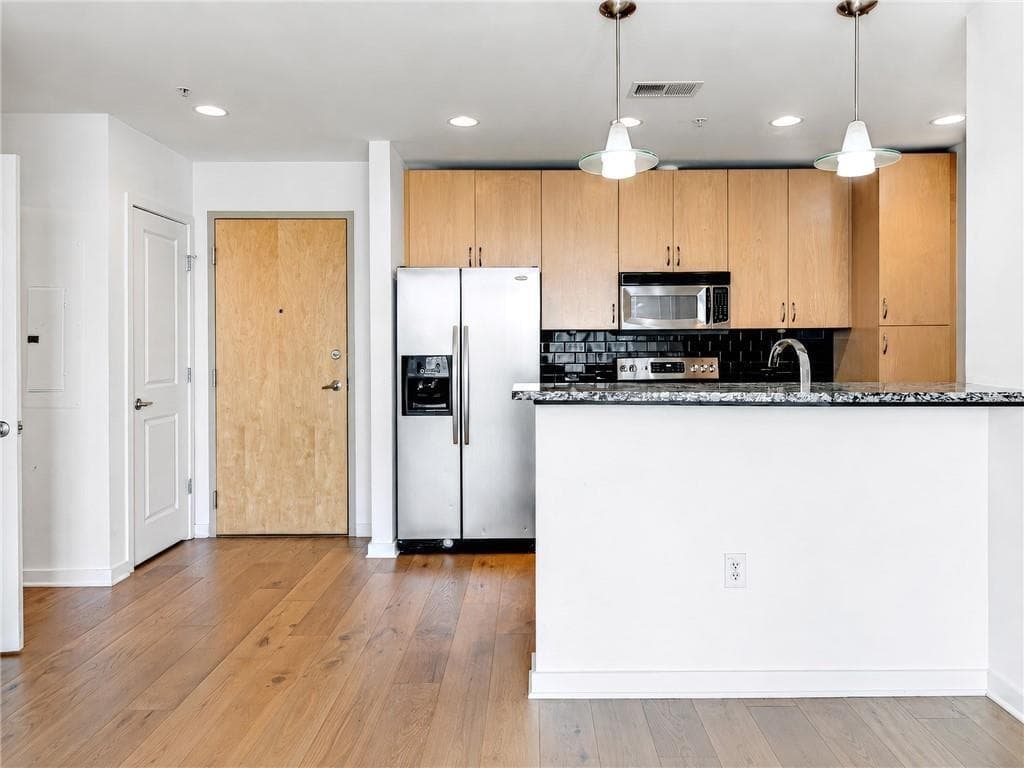 2 bedroom, 2 bathroom, 1,211 sq ft condominium for sale at 860 NE Peachtree Street 1714, Atlanta, GA 30308 — photo 6