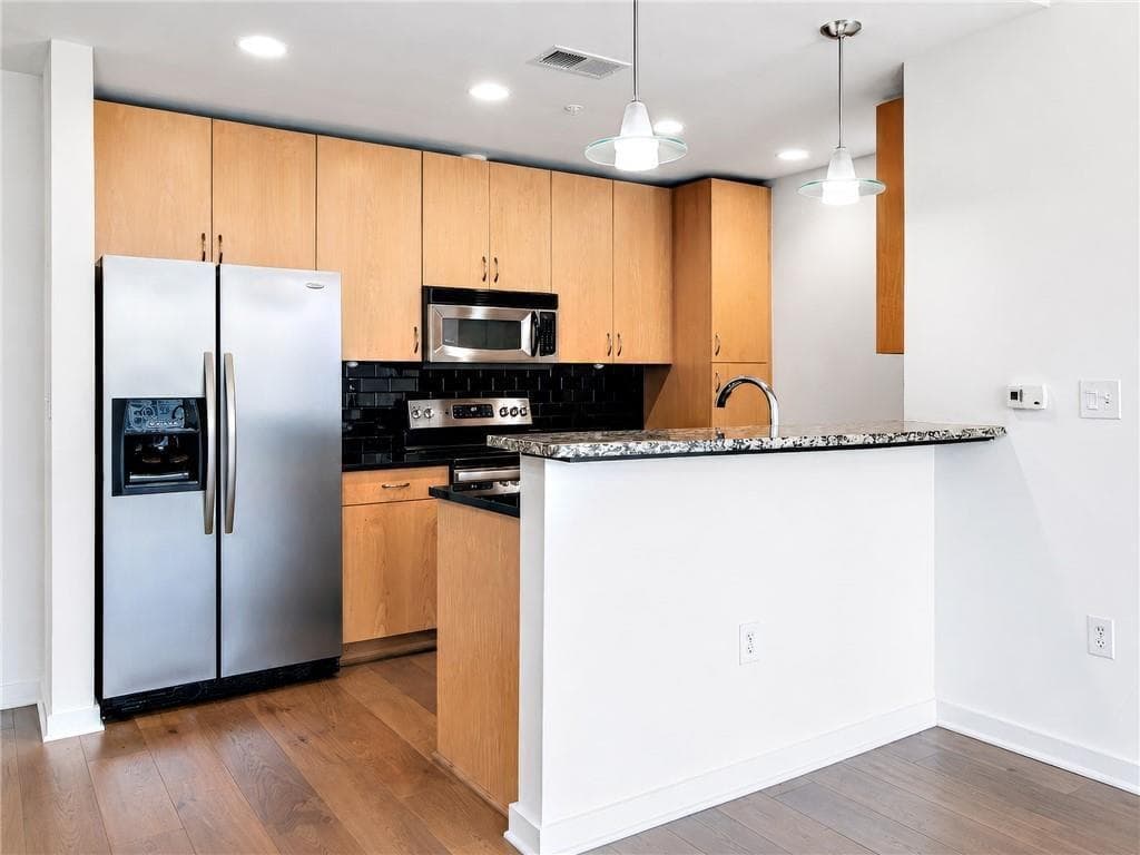 2 bedroom, 2 bathroom, 1,211 sq ft condominium for sale at 860 NE Peachtree Street 1714, Atlanta, GA 30308 — photo 7