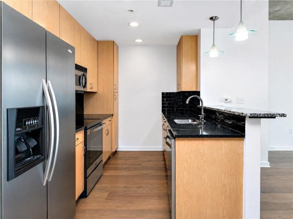 2 bedroom, 2 bathroom, 1,211 sq ft condominium for sale at 860 NE Peachtree Street 1714, Atlanta, GA 30308 — photo 8