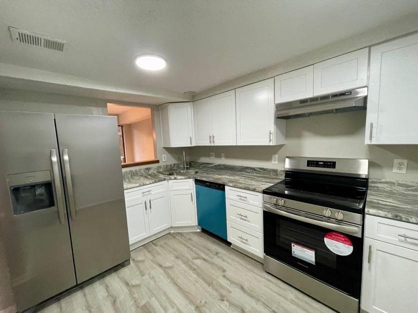 2 bedroom, 2 bathroom, 1,220 sq ft townhouse for sale at 5806 Par Four Court, Lithonia, GA 30038 — photo 5