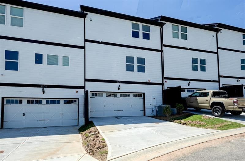 4 bedroom, 4 bathroom, 2,038 sq ft townhouse for rent at 1632 Switchgrass Avenue, Smyrna, GA 30080 for $3,500 a month — photo 1 of 46