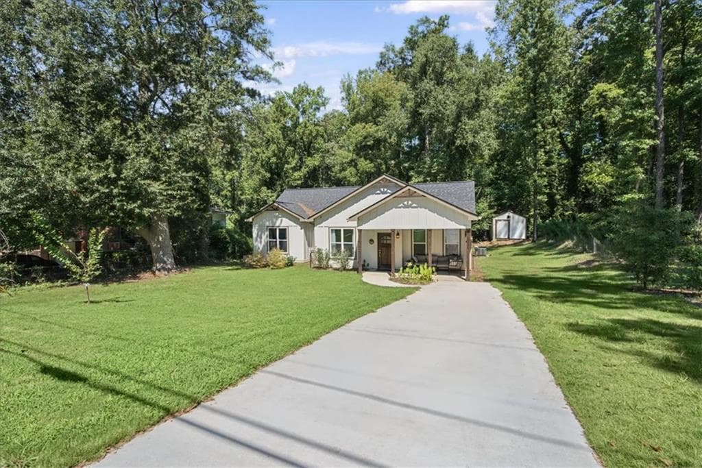 3 bedroom, 3 bathroom, 1,910 sq ft single family residence for sale at 2101 Verbena Street, Atlanta, GA 30314 — photo 2