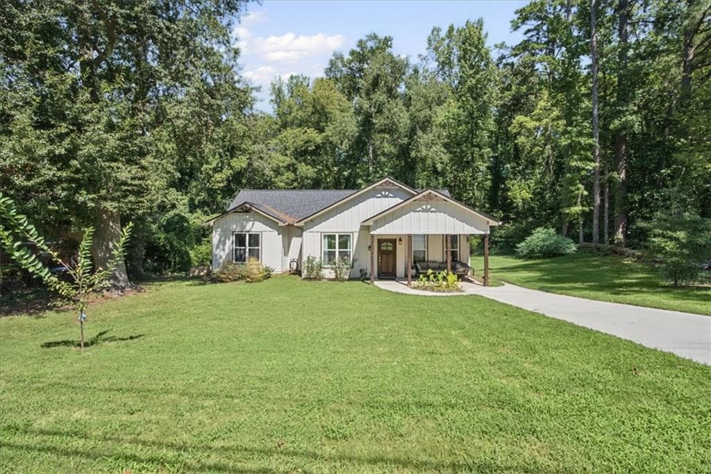 3 bedroom, 3 bathroom, 1,910 sq ft single family residence for sale at 2101 Verbena Street, Atlanta, GA 30314 — photo 3
