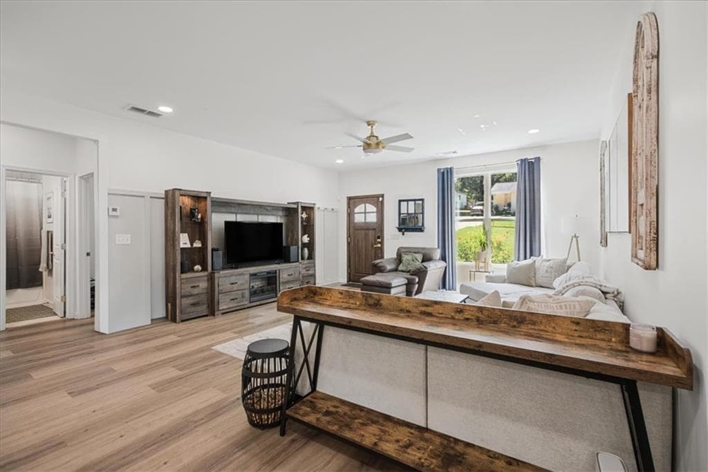 3 bedroom, 3 bathroom, 1,910 sq ft single family residence for sale at 2101 Verbena Street, Atlanta, GA 30314 — photo 7