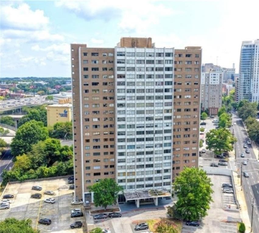 2 bedroom, 1 bathroom, 1,020 sq ft condominium for sale at 215 Piedmont Ave NE, Unit #1809, Atlanta, GA 30308 — photo 2