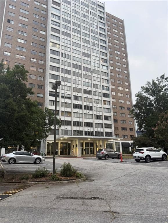2 bedroom, 1 bathroom, 1,020 sq ft condominium for sale at 215 Piedmont Ave NE, Unit #1809, Atlanta, GA 30308 — photo 3