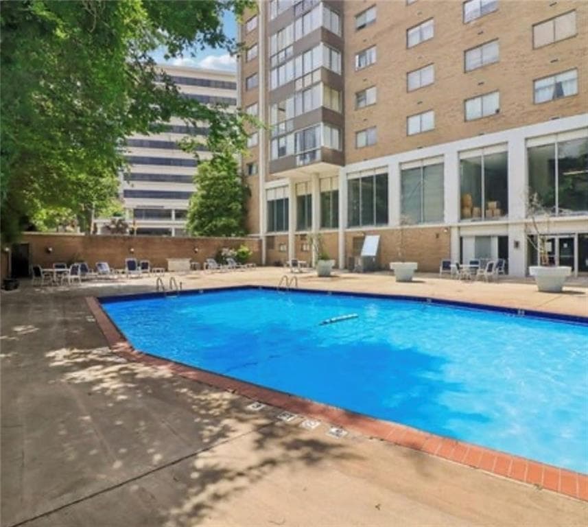 2 bedroom, 1 bathroom, 1,020 sq ft condominium for sale at 215 Piedmont Ave NE, Unit #1809, Atlanta, GA 30308 — photo 4