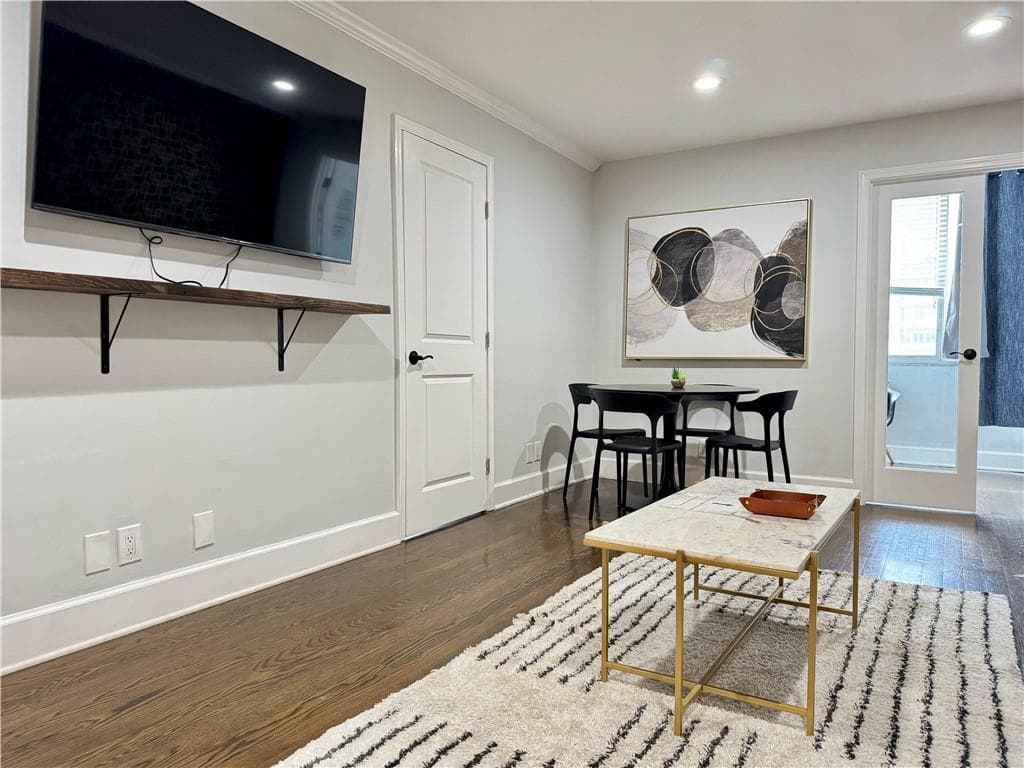 2 bedroom, 1 bathroom, 1,020 sq ft condominium for sale at 215 Piedmont Ave NE, Unit #1809, Atlanta, GA 30308 — photo 9