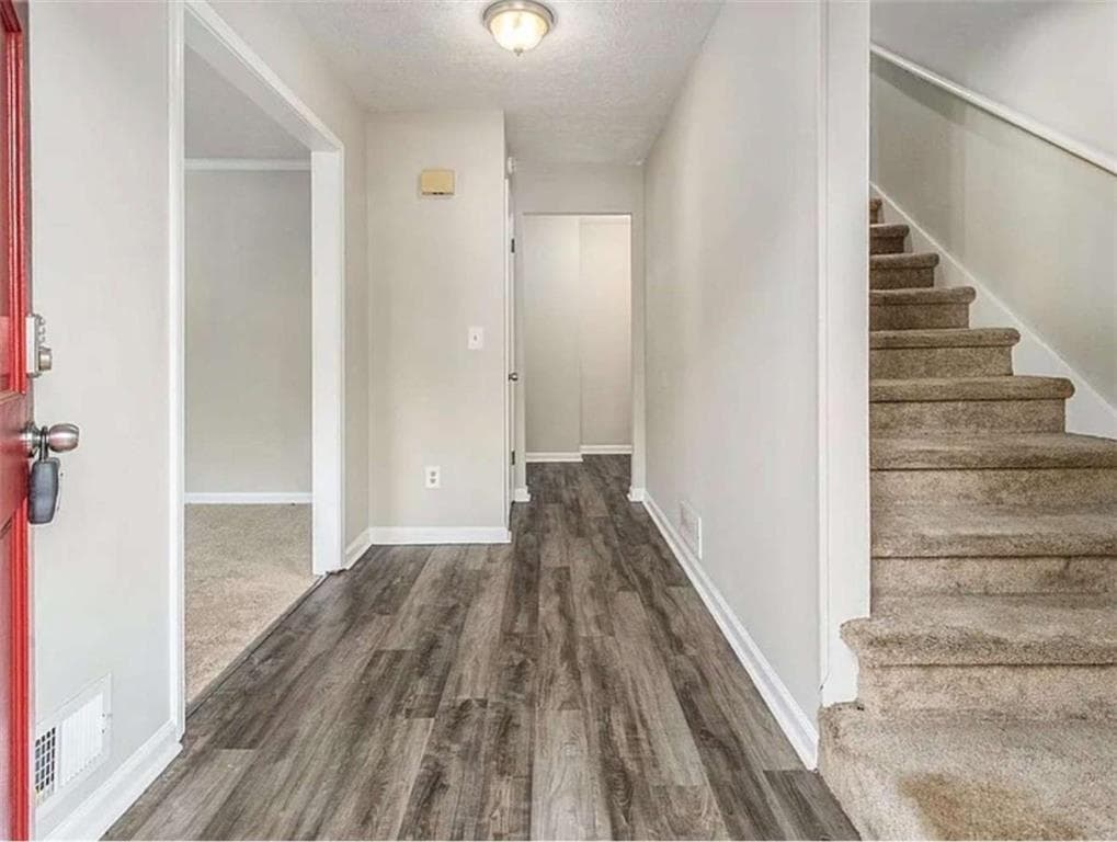 3 bedroom, 3 bathroom, 1,671 sq ft single family residence for sale at 474 Chartley Trail, Stone Mountain, GA 30083 — photo 2