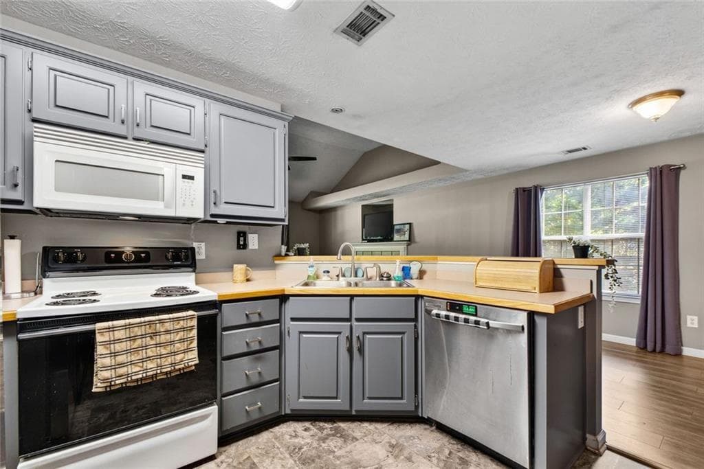 3 bedroom, 2 bathroom, 1,474 sq ft single family residence for sale at 315 Wild Turkey Lane, Locust Grove, GA 30248 — photo 8