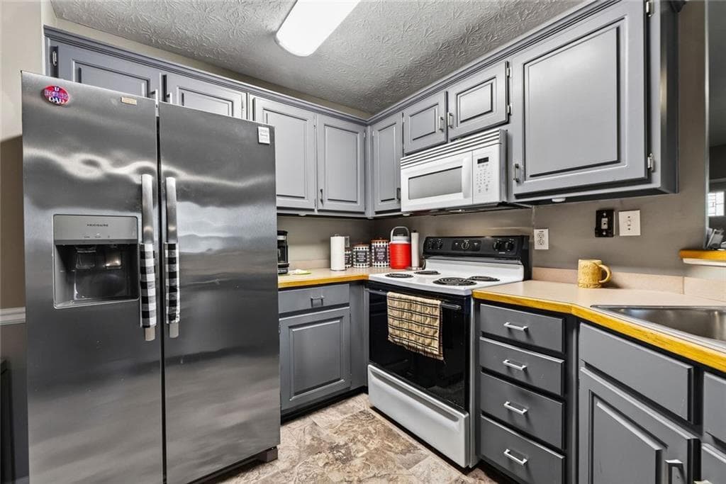 3 bedroom, 2 bathroom, 1,474 sq ft single family residence for sale at 315 Wild Turkey Lane, Locust Grove, GA 30248 — photo 9