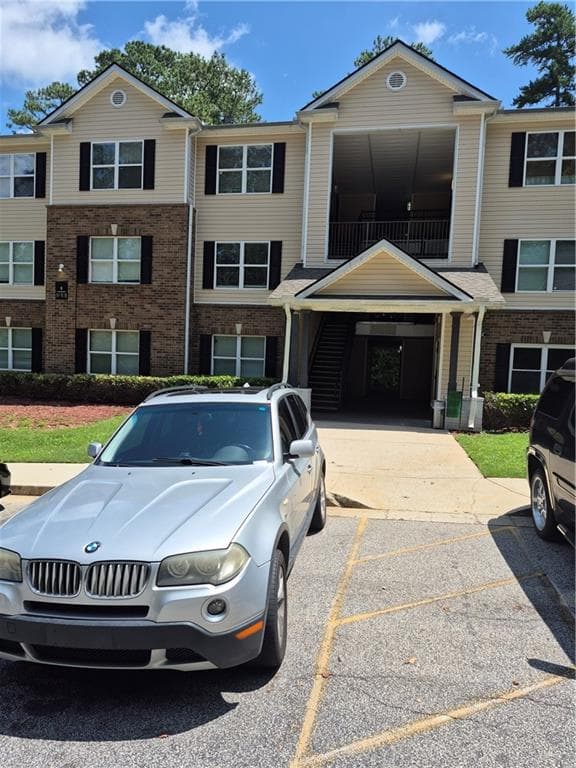 3 bedroom, 2 bathroom, 1,292 sq ft home for sale at 1301 Fairington Village Drive, Lithonia, GA