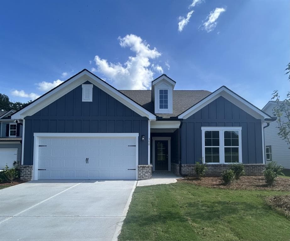 3 bedroom, 2 bathroom, 2,217 sq ft single family residence under contract at 370 Crimson Feather Drive, Jefferson, GA 30549