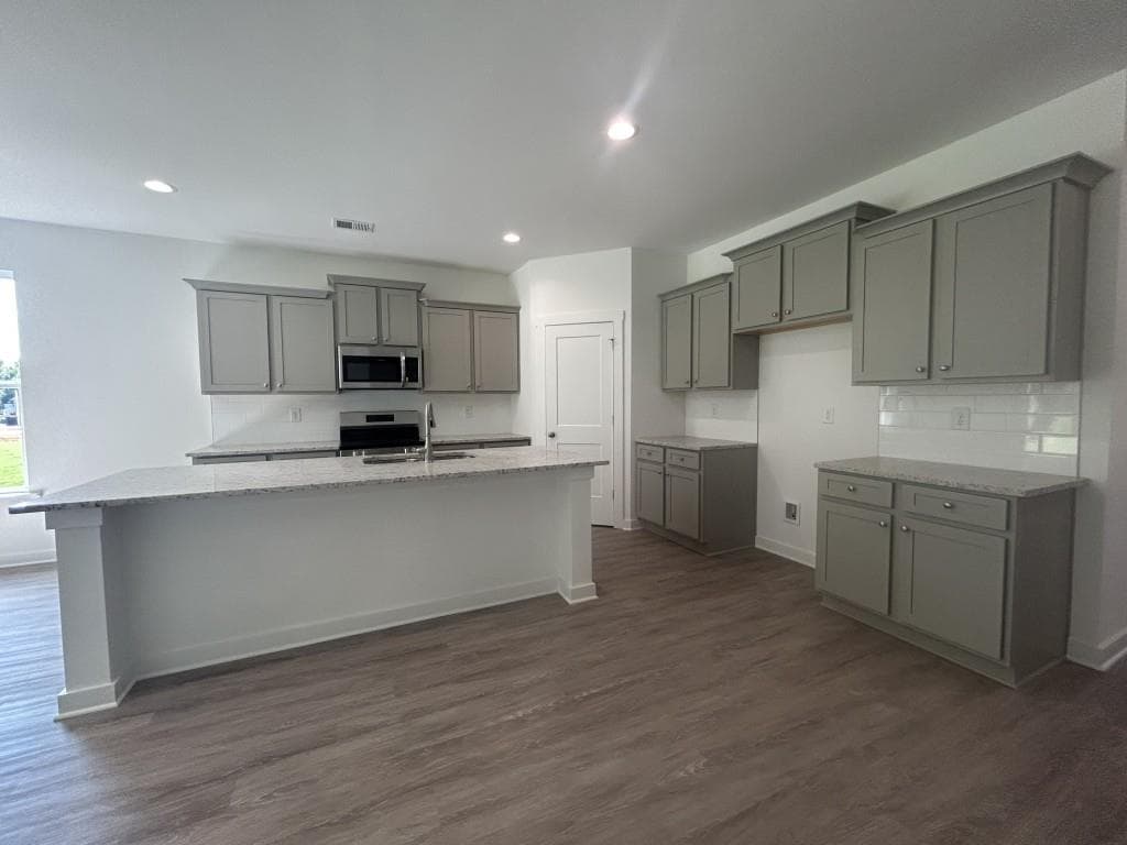 3 bedroom, 2 bathroom, 2,217 sq ft single family residence under contract at 370 Crimson Feather Drive, Jefferson, GA 30549 — photo 7