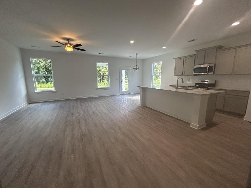 3 bedroom, 2 bathroom, 2,217 sq ft single family residence under contract at 370 Crimson Feather Drive, Jefferson, GA 30549 — photo 8
