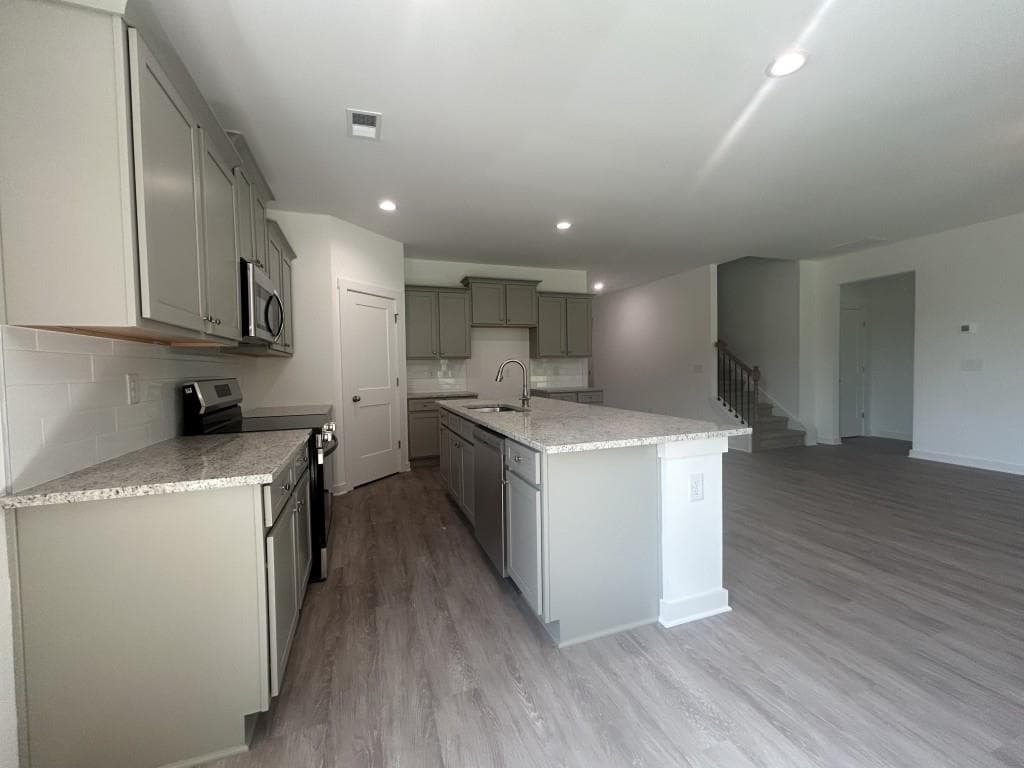 3 bedroom, 2 bathroom, 2,217 sq ft single family residence under contract at 370 Crimson Feather Drive, Jefferson, GA 30549 — photo 9