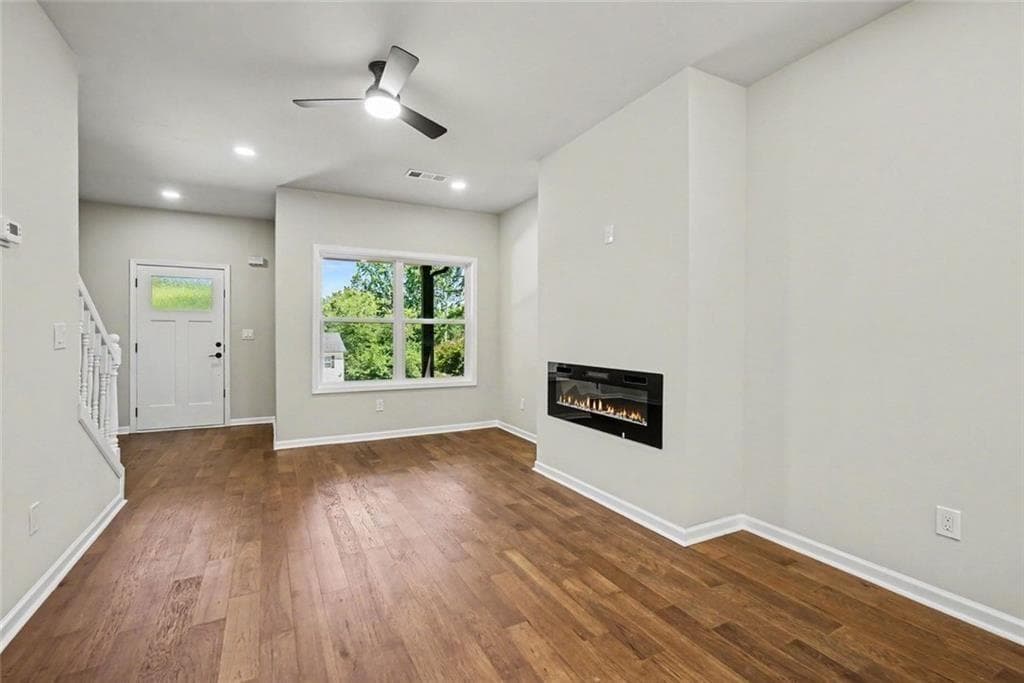 2 bedroom, 3 bathroom, 1,506 sq ft single family residence for sale at 6320 Crystal Cove Trail, Gainesville, GA 30506 — photo 9